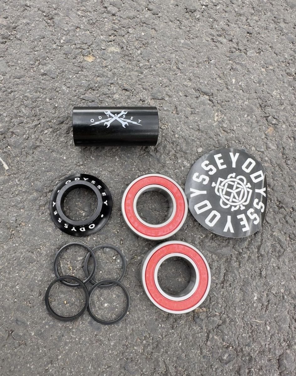 Cajas de Centro Odyssey Negra 22mm - Odyssey BMX