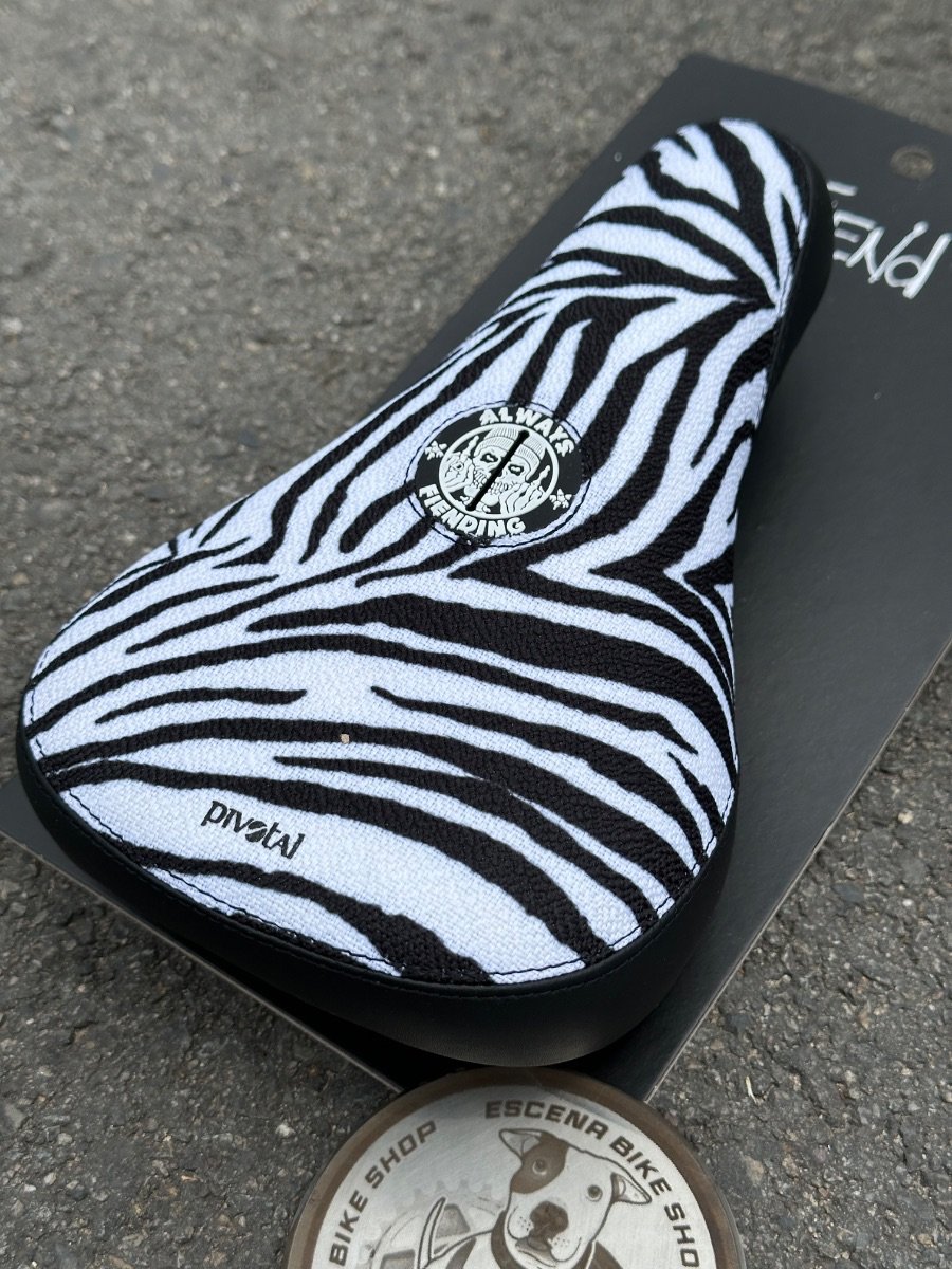 Silla Pivotal Fiend Reynolds V2  Zebra foto 3
