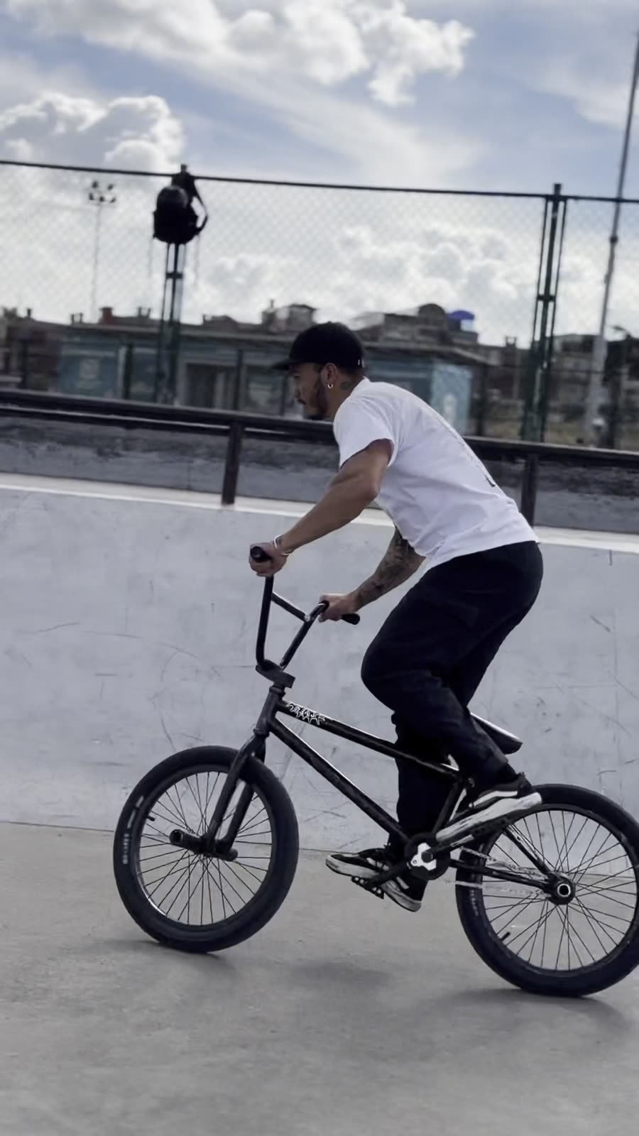 Camilo Rodríguez rodando street
